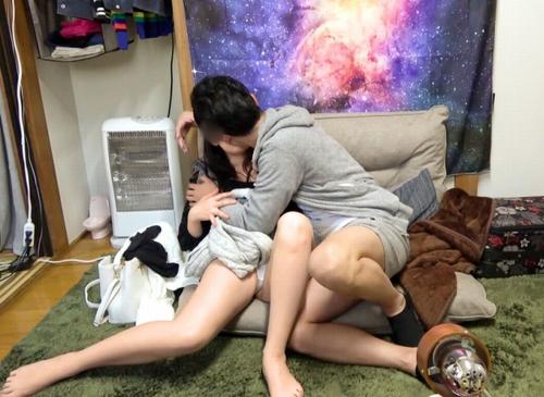 ナンパ後に危険なヤリ部屋へ連れ何も知らないお姉ちゃん！セックス中をライブ配信するヤリちんビッチのヤバ男アクメ。