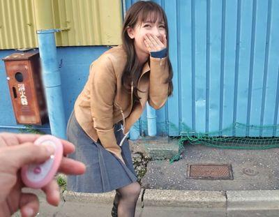 【野々浦暖】街中でリモコンバイブ飛びっこでブイ～ンされる美人お姉さん。