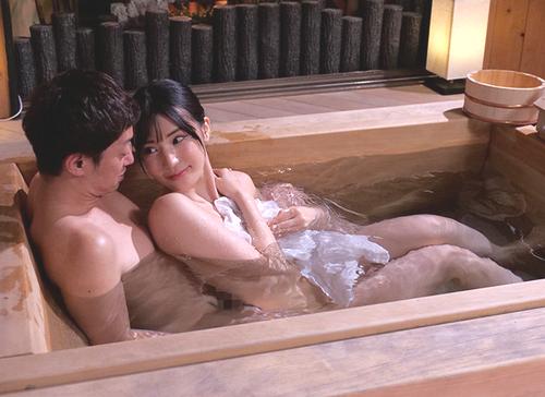 【相部屋・上司】楽しい出張で美人上司と夢の相部屋素泊まり！ここでハメないと男じゃないね。