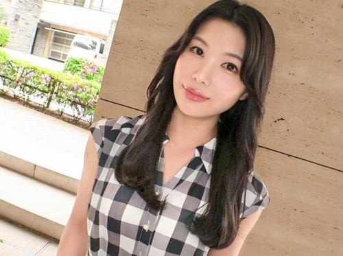 【素人・初脱ぎ】自らのAV応募でアソコがピクピク期待に満ちているクールビューティーお姉さんのエッチなフェラチオ。