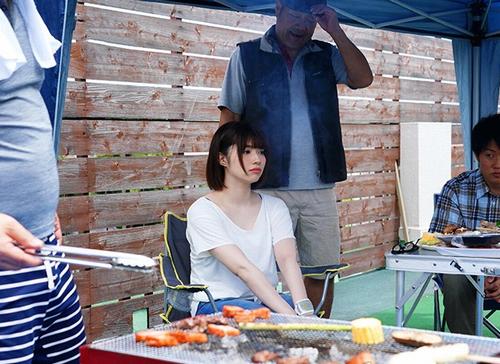 【キャンプ】2泊3日の町内会キャンプで寝取られた僕のカワイイ妻！僕が寝ているまに4Pで楽しむ妻とおじさん達の輪姦ビッチ。