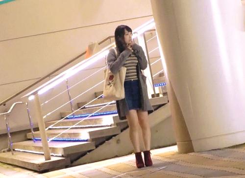 【巨乳・素人】Gカップのデカパイちゃん！乳をもみながらお尻へパコパコぶち込んでビッチ。