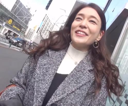【美脚・美人】Ti●Tokのインフルエンサーとして配信しながら腰をプリプリ振る美人お姉さんとハメ撮り開始。