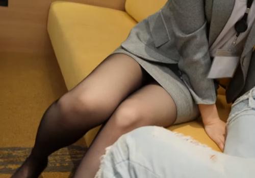 【美人OL】スーツ姿が良く似合う美人OLさんとハメ撮り交渉！僕のデカチン見て交渉成立ね。