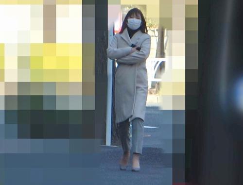 スケベなお姉さんがハメ撮りへ自薦応募してきた！ズボンが似合うお姉さんを激しく中だしビッチにアヘアヘアクメ。