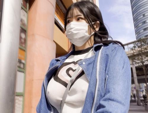 ノーブラで街を優雅に歩くお姉さんの乳首がツンツンと丸見えなので街歩く男たちは二度見しながらフル勃起か？