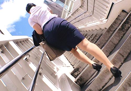 【働くオナゴ】ムチムチしたエロいお姉さんとパンストハメ撮り！スーツの脱がしてイクまでパコパコやっちゃった。