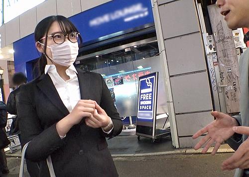 【メガネっ子・フェチ】街で見つけた可愛いメガネのOLとハメ撮り＆メガネぶかっけプレイで昇天しまくる。