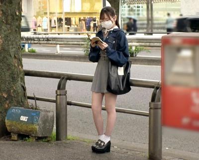 【めがね女子・ハメ撮り】彼氏と別れてエッチする相手が居なくなったのでハメ撮り出演でSEXしまくるヤバい痴女お姉さん。