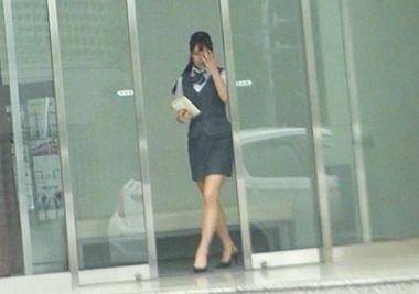 女性の職場に突撃！社服OLの隙間時間を強引にハメ撮り撮影企画でごっくんフェラチオ！
