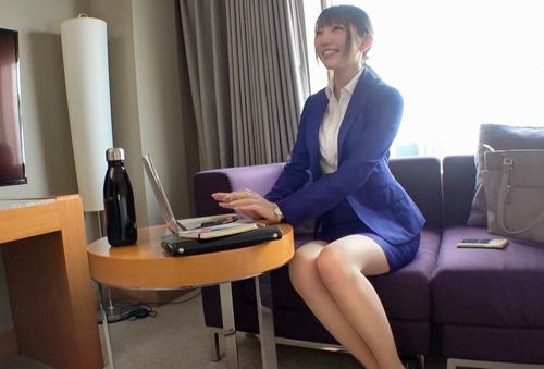 【スーツの美女】ミニスカスーツで街を歩くキレイな営業OLをナンパ！ムレたパンティー脱がしてズコンバッコン♡