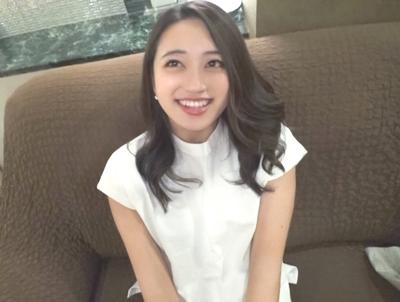 【初脱ぎ・素人】カナダからやってきた日本語講師がカナダ人のポコチンとデカさを比べにきました。