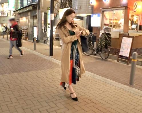 【ナンパ・三十路】渋谷でナンパした三十路のお姉さん！彼氏が居ないのでハメちゃってください中だし遣っちゃってください。