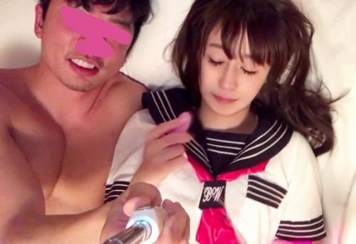 【個人撮影・制服】ラブホでパコっている姿をスマホ撮影！制服を着させてエッチするロリフェチヤバいヤツのザーメンが。