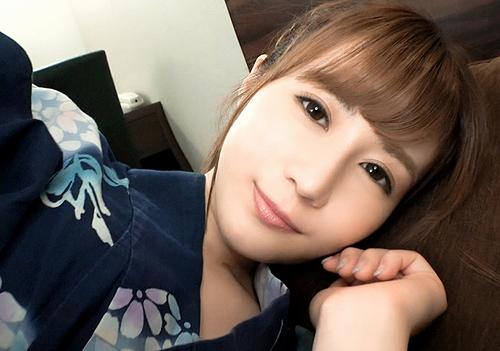 S級美人！はだけた浴衣の隙間から見えるお姉さんのキレイな美乳！エロすぎて於ちんちんががフル勃起してしまいイタタタタビッチ。