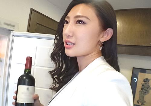 【セレブ妻】三十路の美人妻『アンナ』さん！ワインボトルが似合い過ぎるエロエロ奥さん。
