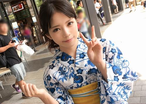 【ハメ撮り・浴衣】花火大会の見物で見つけた浴衣姿のお姉さんの美ケツに見惚れる僕。