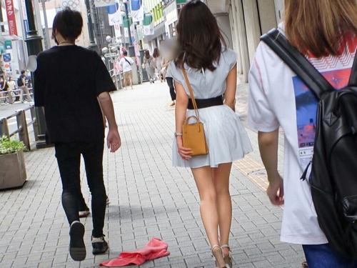 【シロウト・ナンパ】ナンパするなら元祖テクでゲットだぜ！ワザとタオルを落として拾ってくれた心の優しいお姉さんをナンパするんだよ。