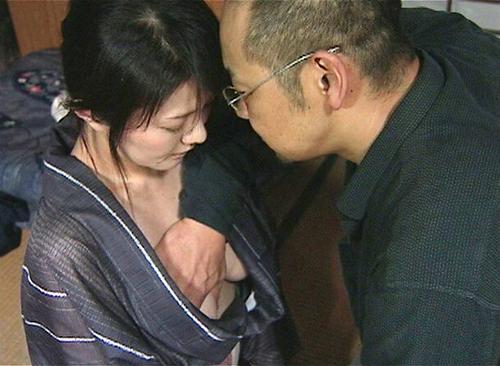 【ヘンリー塚本】僕の母ちゃんは食べていくために嫌いなスケベおやじのオナペットになっているらしい！エロい母ちゃん♡