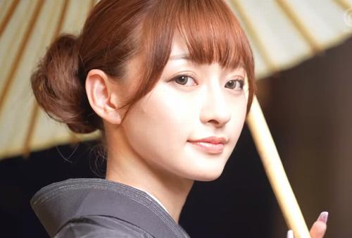 【枕の若女将】秘湯の温泉にはスペシャルコースのサービスがある老舗温泉！美人女将を貸し切れるパコパコプランが大人気。
