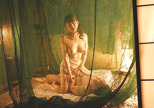 【わけあり妻】高身長の熟女と激しくセックスすれば暖かい（お●んこ）に包まれた良い気分になります。