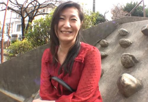 【ハメ撮り・熟女】見た目より老けているおばさんとハメ撮り中だし！穴さえあれば歳なんて関係ありませんよ。