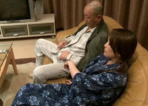 【ヘンリー塚本】女房が居ない夜は僕の天下だ！義理の母との熱いセックスで朝まで中だししちゃるよ。