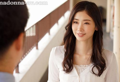 【人妻・不倫】隣の部屋の美人妻と不倫する売れない芸人の僕！ぺちゃパイ妻だけどアソコはピカ一の他人妻。