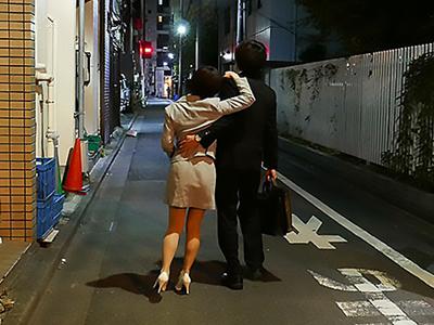 《寝取り》上司の挑発的な視線と豊かな胸に翻弄され禁断の快楽に身を委ねるｗｗｗ