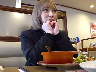 【ギャル×色白】ショップ店員の22歳パイパンギャルさん!!濃厚フェラ責めからの子宮奥までバッコバコ激しく突かれて膣内発射ｗｗ