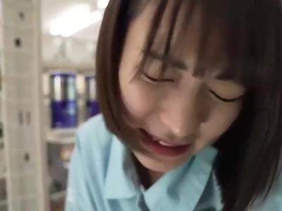 《コンビニ店員×レイプ》コンビニでアルバイトするメッカワ美少女さん店長にレイプされ中出しまでされるｗｗｗ