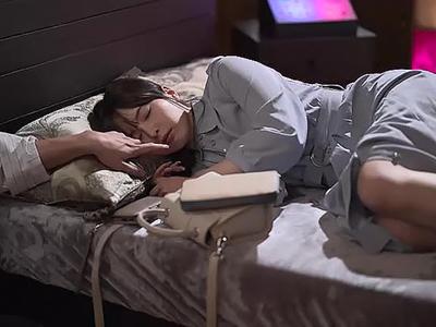 【NTR×巨乳】1カ月後に結婚を控えているデカパイ女さんが同窓会で再会した元カレに寝取られパコさせられるｗｗｗ