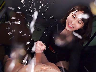 【男の潮吹き】「めっちゃ出てウケるんだけどぉ」ヤラしい手つきでチンコを手コキ！チンコバカになるまで車内で大量潮吹きｗｗｗ