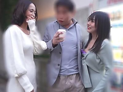 【痴女×淫語】服の上からカリカリ、直接ジュルベロ！W凄テク痴女の乳首いじりでバッキバキになる勃起チンポ！www