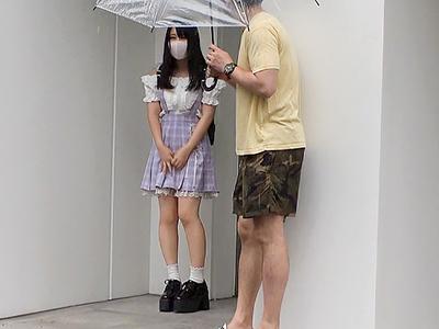 【素人ナンパ】雨宿り中の幼い顔をした鉄ヲタ女子をゲット‼駅構内でバイトをしていた際に駅員とも関係を持ってしまう肉章句系女子ｗｗｗ