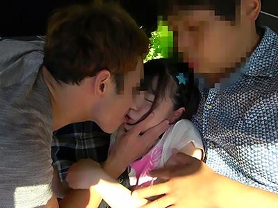 【猥褻×鬼畜】人気の無い場所で美少女を言葉巧みに車に乗せ連れ去る強姦魔達！必死の抵抗も虚しく無残に犯される！www
