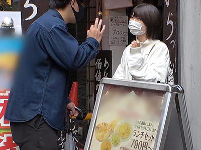 【素人ナンパ】池袋の雀荘から出てきた居酒屋アルバイトをする二十歳の童顔パイパン娘をナンパしてそのままホテルに連れ込みパコｗｗｗ