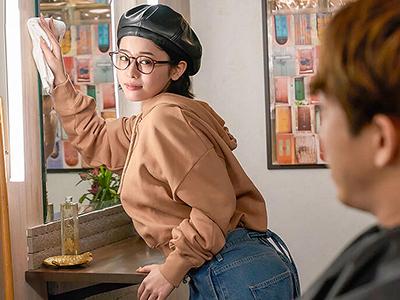 《接吻×美容師》キス魔の人気エロカワ美容師さんとキスしながらSEXして巨根でバッコバコが抜けるんだがｗｗｗ