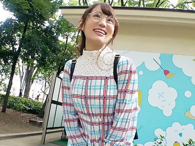【素人×メガネ】衝撃の美乳娘ｷﾀ━(ﾟ∀ﾟ)━!!イマドキの二十歳の専門学生さんのナイスバディを堪能してパコったったｗｗｗ