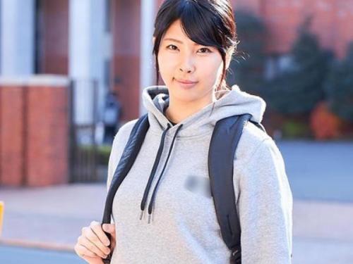 ＜マジックミラー号＞童貞君のために体躯大学の女子大生がチンポを咥えてフェラチオ！オナニーのお手伝いだけじゃない！