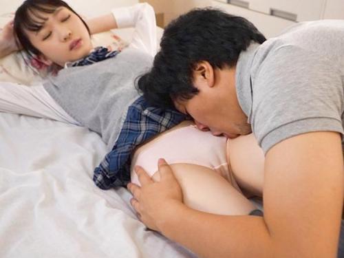 妹のパンチラ誘惑に我慢できなくなった童貞兄の暴走プレイ！制服着たまま女子高生の下着に顔をうずめて近親相姦１