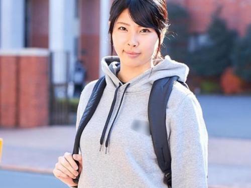 ＜素人ナンパ＞ジャージ着込んだ体育大学に通う女子大生をマジックミラー号に連れ込み成功！スポーツ女子にフェラチオ依頼！？