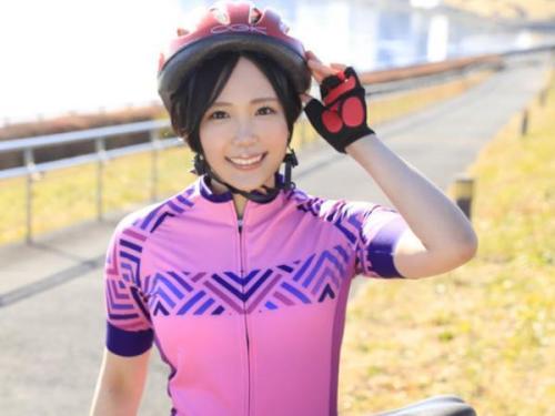 ロードバイク乗り女子大生がピッチリ張り付くサイクルジャージを脱いでAVデビュー！チンポをハメられエビ反アクメ♡