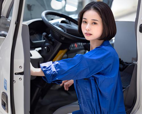 【配送中NTR×MINAMO】パートで運送会社で働くことになった人妻がベテランドライバーの中年オヤジと一緒に回ることに！