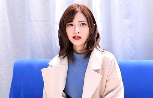 【MM号】貧乳乳首を刺激されてイキまくる痴漢体験をした美人のパイパンお姉さん！