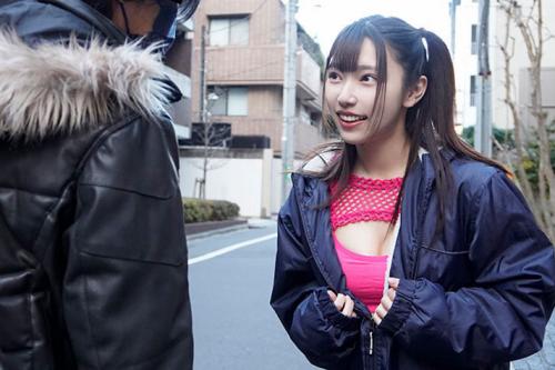 【逆ナンパ】耐えれたらg褒美エッチ！激カワ美顔とぷるん巨乳を見せつけ誘惑！