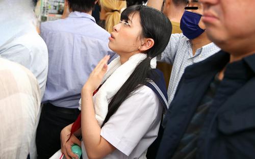 【痴漢レイプ】「さ、逆らえない！」 おとなしい性格を逆手にスカートの隙間から卑猥な鬼畜強姦凌辱された制服ロリ！