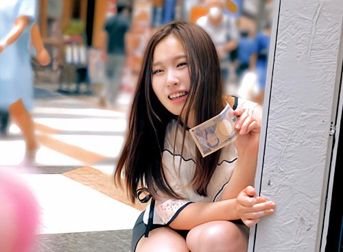 【素人】お金を渡して恥ずかしがりながらも色々な場所にリモバイ散歩！