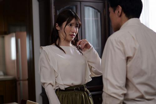 【人妻NTR】職を失い、妻にも出ていかれた隣に住む男に事情を知り同情した人妻！