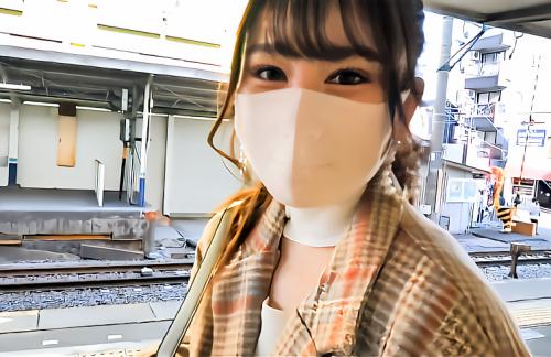 【素人ハメ撮り】九州から上京してきたギャルにトイレで着衣中出しファック！